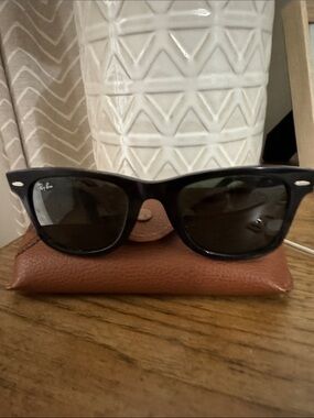 Ray-Ban Wayfarer Black Frame Sunglasses